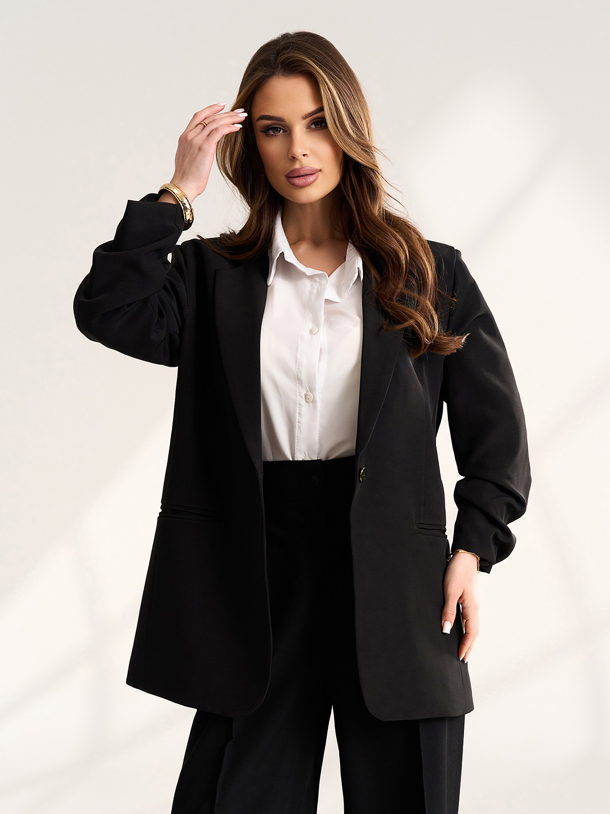 Costum negru cu sacou și pantaloni largi